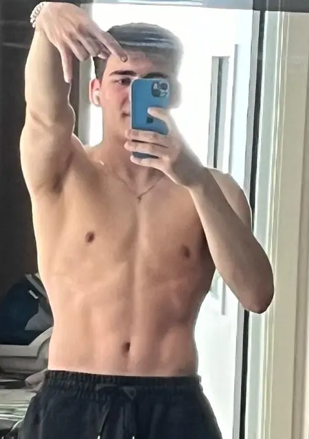 Я Павел, 18, из Осло, ищу знакомство для приятного времяпровождения