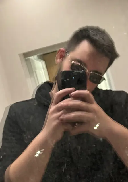 Евгений из Торревьеха, мне 23, познакомлюсь для дружбы