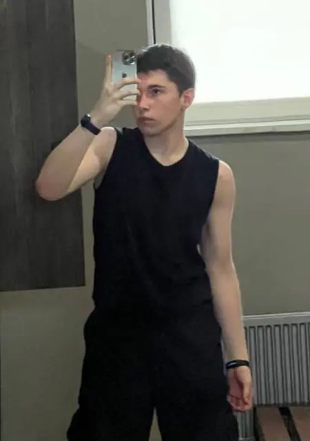 Илья из Пальмы, мне 25, познакомлюсь для открытые отношения