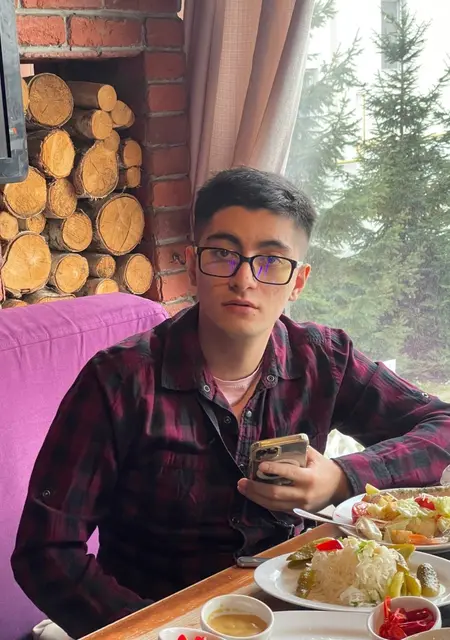 Я Артем, 24, знакомлюсь без обязательств в Харькове