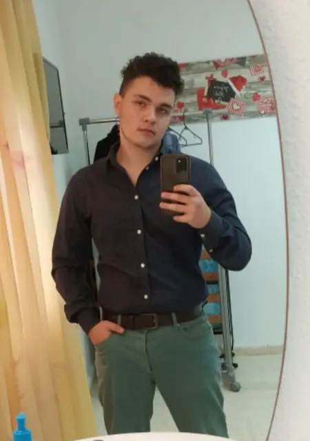 Soy Pavel, 22 años de Madrid, busco conocer gente para relación sin ataduras