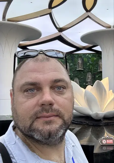 Soy Sergey, 44 años de Málaga, busco conocer gente para hacer nuevos amigos