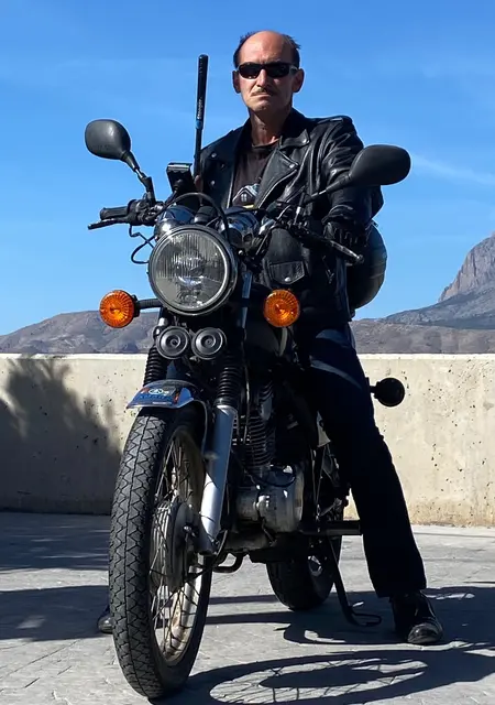 Dmitry de Benidorm, tengo 55 años, listo para conocer para hacer nuevos amigos