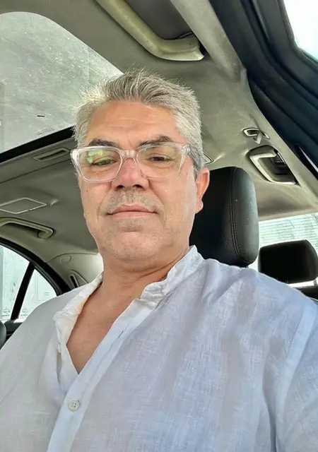 Soy Nacho, 50 años de Santiago de Compostela, busco conocer gente para relación a largo plazo