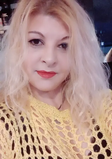 Soy Mary G, 45 años de Madrid, busco conocer gente para relación sin ataduras