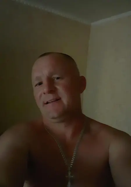 Я Саша, 40 років з Глухівших, шукаю знайомство для спільних подорожей