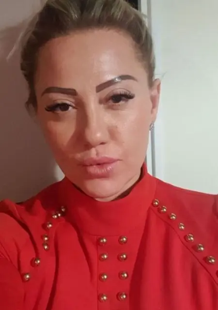 Soy Elena, 40 años, conociéndome en Madrid