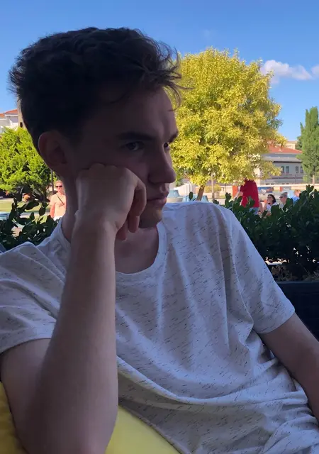 Soy Dan, 24 años de Barcelona, busco conocer gente para relación a largo plazo