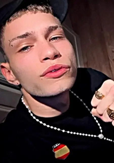 Soy Hugo, 21 años de Valdemorillo, busco conocer gente para lío de una noche