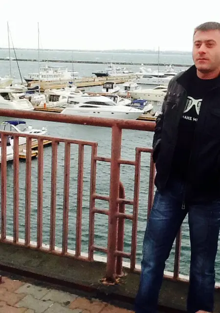 Я Артур, 41, из Авдеевки, ищу знакомства на одну ночь