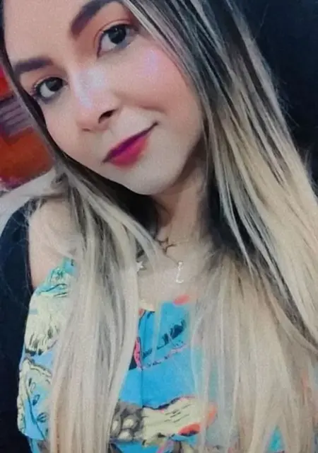 Soy Jessica, 25 años de Madrid, busco conocer gente para conversación virtual