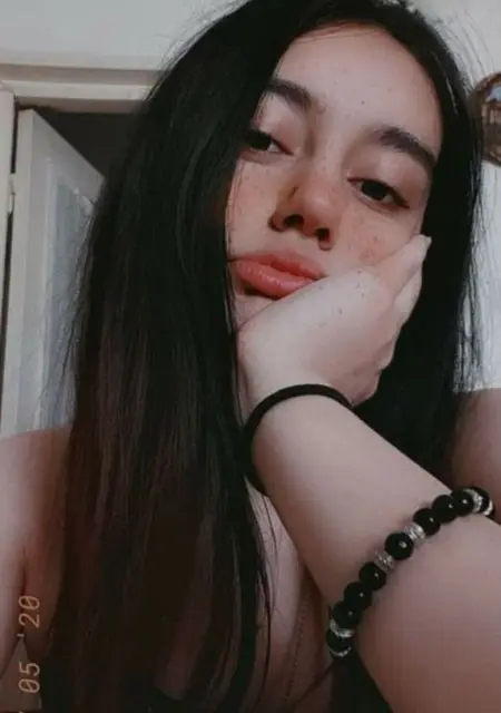 I'm Giulia, 20, looking to meet in London