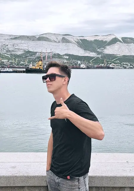 Александр з Lutuhyne, шукаю на сайті постійні стосунки