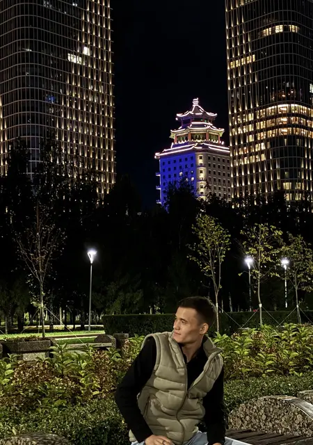 Я Нурлан, 24, из Караганды, ищу знакомство для общения