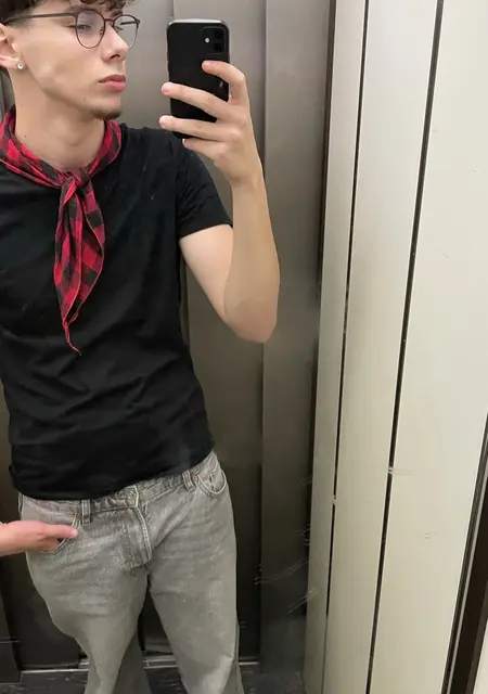 Hector из Сарагосы, ищу на сайте знакомства на одну ночь