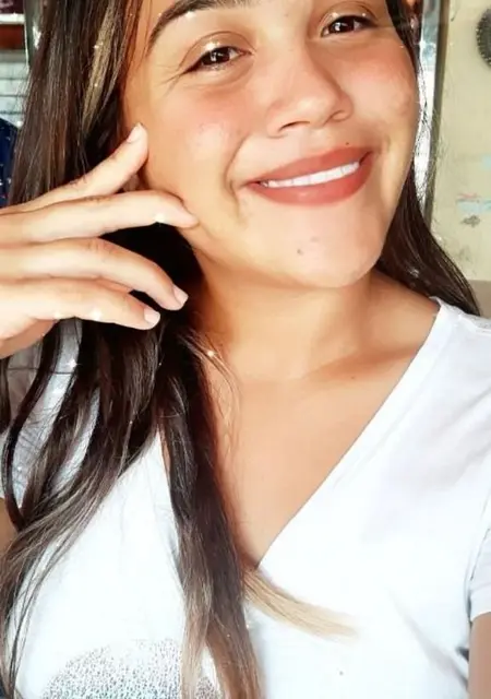 Soy Michelle, 21 años de Madrid, busco conocer gente