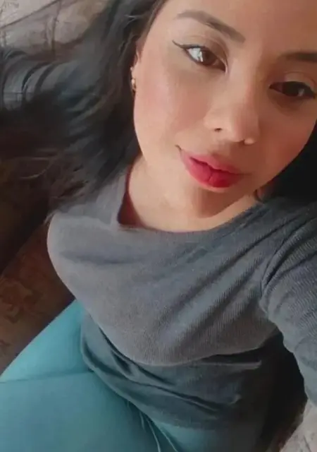 Soy Viki, 22 años de Madrid, busco conocer gente para chatear