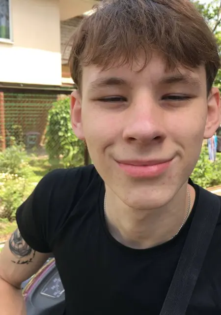 Я Женя, 18 років, знайомлюсь без зобов'язань у Новомосковськ