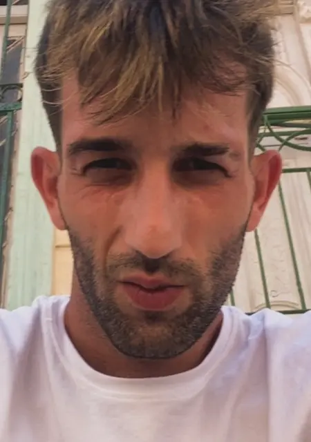 Soy Jose, 28 años de Consuegra, busco conocer gente para relación sin ataduras