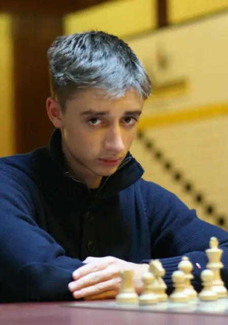 Я Данил, 25 років з Олександрії, шукаю знайомства без зобов'язань