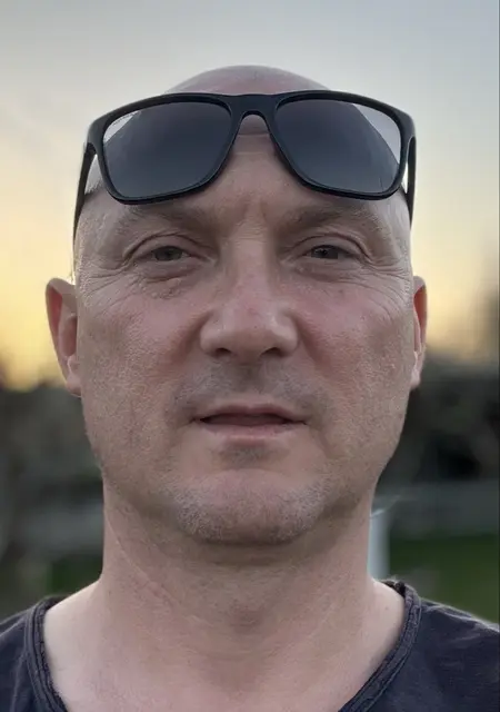 Я Олександр, 45 років з Житомира, шукаю знайомства без зобов'язань