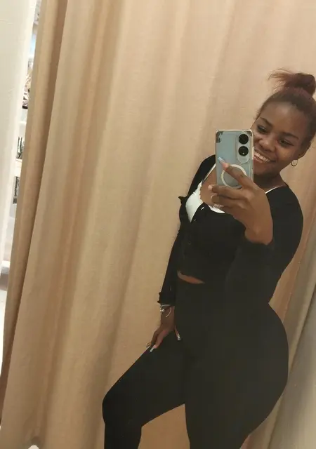 Soy Thais Bebe, 21 años de Madrid, busco conocer gente para hacer nuevos amigos