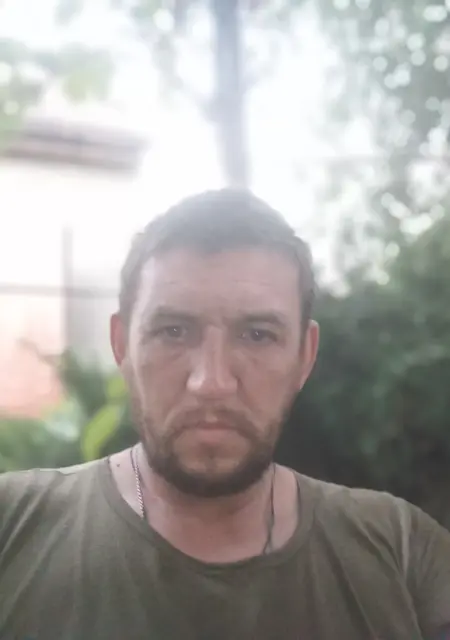 Александр из Амвросиевки, мне 40, познакомлюсь для приятного времяпровождения