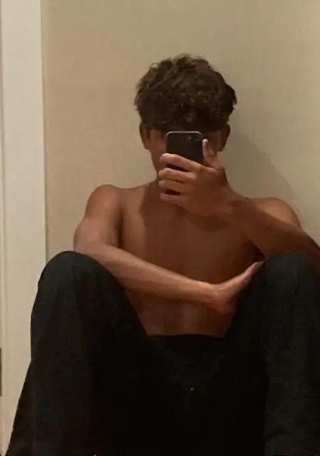 Mrttn из Сарагосы, мне 18, познакомлюсь без обязательств