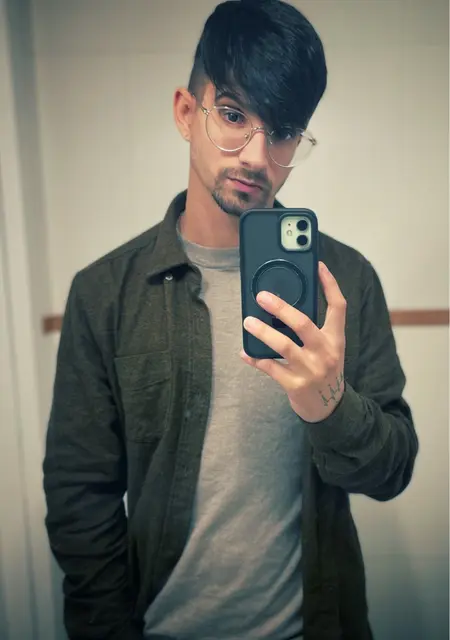 Angel de Madrid, tengo 28 años, listo para conocer para conversación virtual