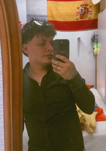 Soy Fernando, 21 años, conociéndome para chatear en Madrid