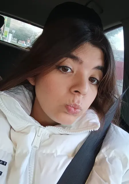Soy Naiara, 18 años, conociéndome para relación abierta en Badalona