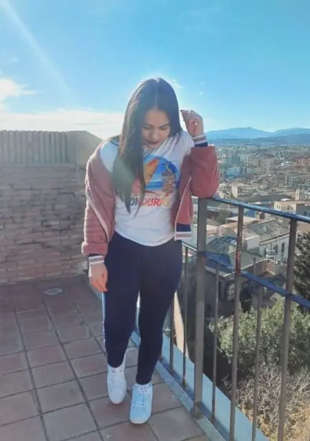 Soy Marbely, 24 años de Madrid, busco conocer gente