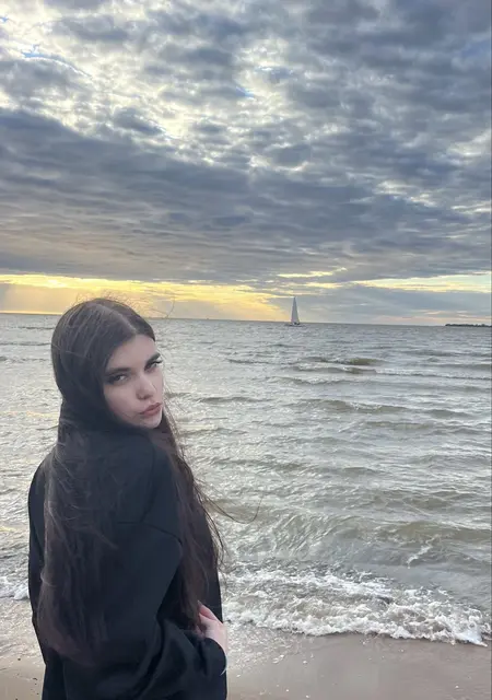 Liya de Málaga, tengo 18 años, lista para conocer para chatear