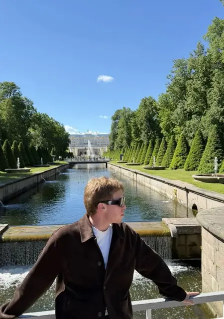 Soy Arseny, 19 años de Madrid, busco conocer gente para lío de una noche
