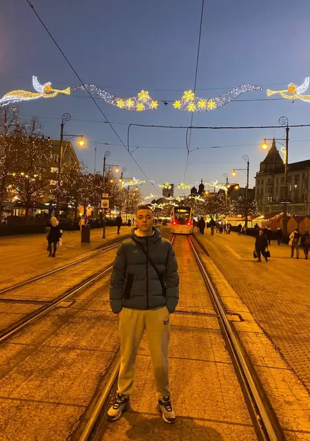 Я Себастиан, 25, знакомлюсь без обязательств в Чопе