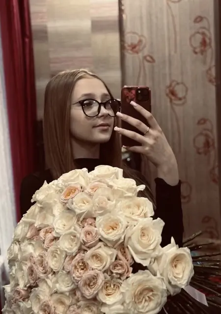 Карина из Речицы, мне 18, познакомлюсь для постоянных отношений