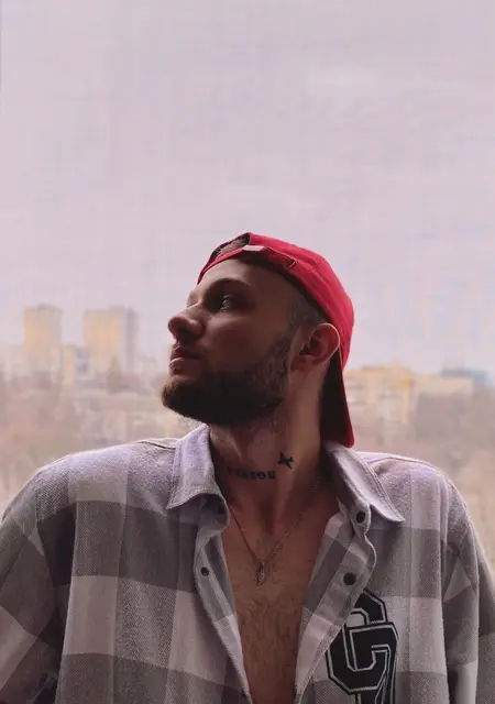 Я Богдан, 23, из Броваров, ищу знакомство для приятного времяпровождения