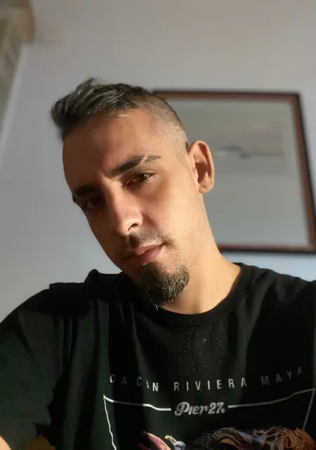 Soy Miguelloba, 32 años de Elda, busco conocer gente para hacer nuevos amigos