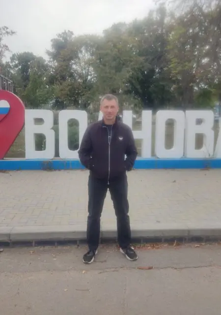 Дмитрий з Волновахи, шукаю на сайті знайомства без зобов'язань