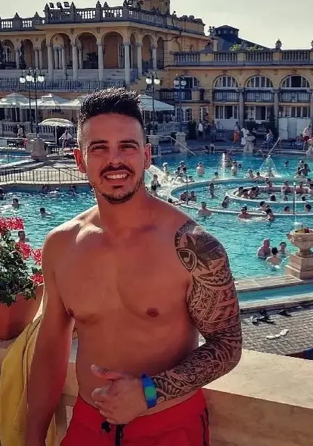 Kike de Sevilla, busco en el sitio lío de una noche