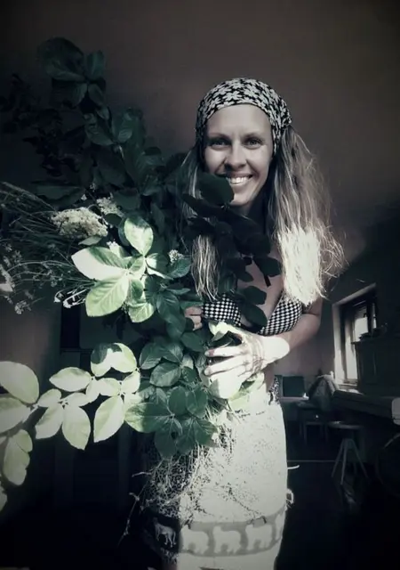 I'm Zuzana, 38, looking to meet in London