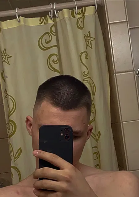 Я Леша, 20, знакомлюсь на одну ночь в Пирятине