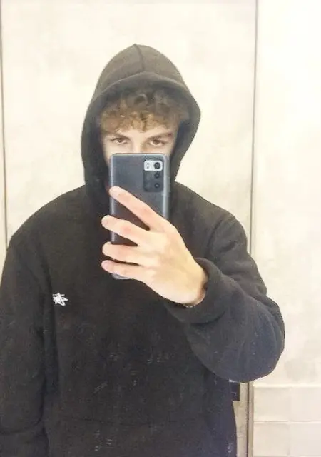 Я Mark, 18 років з Черкас, шукаю знайомство для спілкування