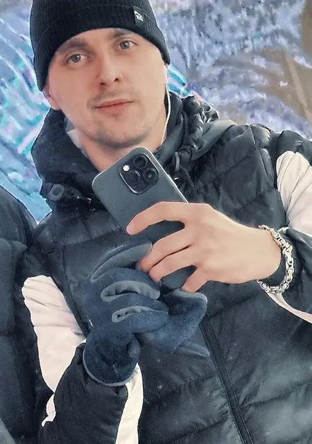 Yan from London, 29 years old, ready to meet for virtual conversation