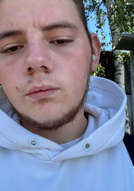 Soy Ruben, 20 años, conociéndome para relación sin ataduras en Málaga