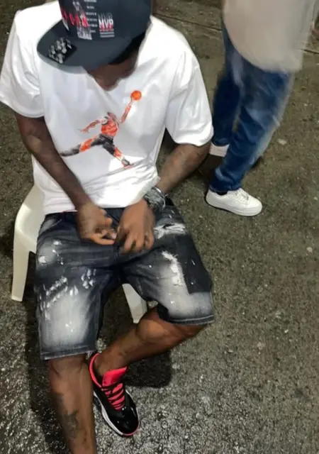 Я Jhon, 26, знакомлюсь для открытые отношения в Саламанке