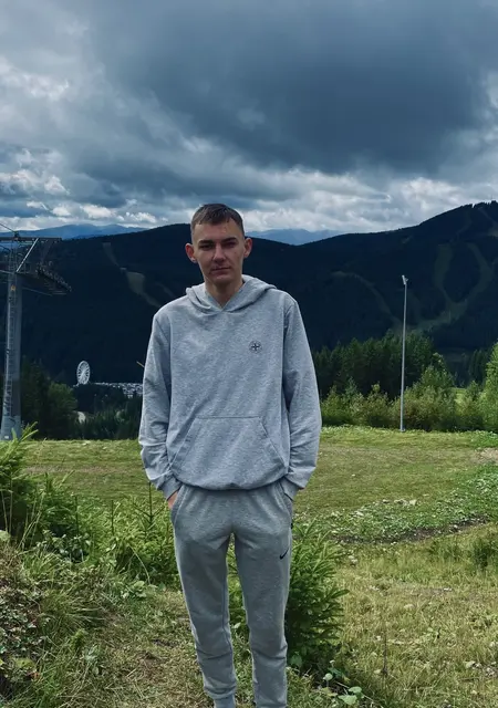 Віталій з Запоріжжя, мені 18 років, познайомлюсь для спілкування