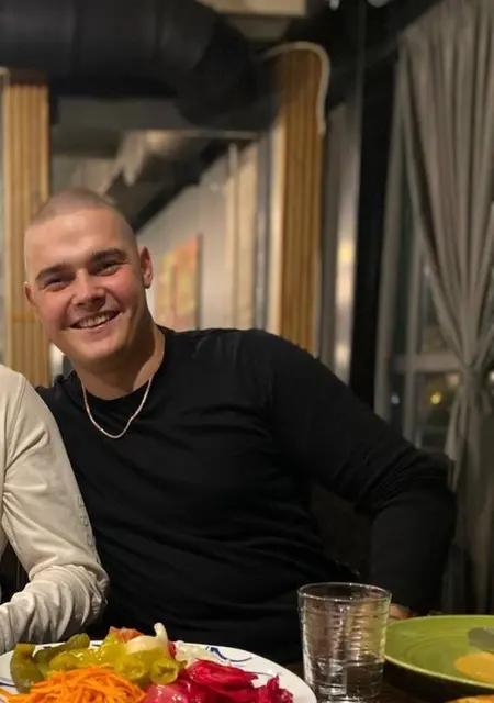 Я Макс, 22 років з Золочів, шукаю знайомство для спілкування