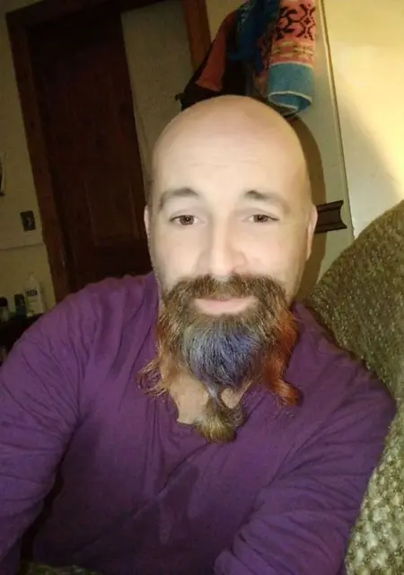 I'm Kev, 43 from London, seeking connections