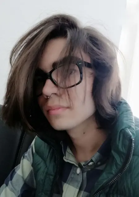 Alex from London, 21 years old, ready to meet